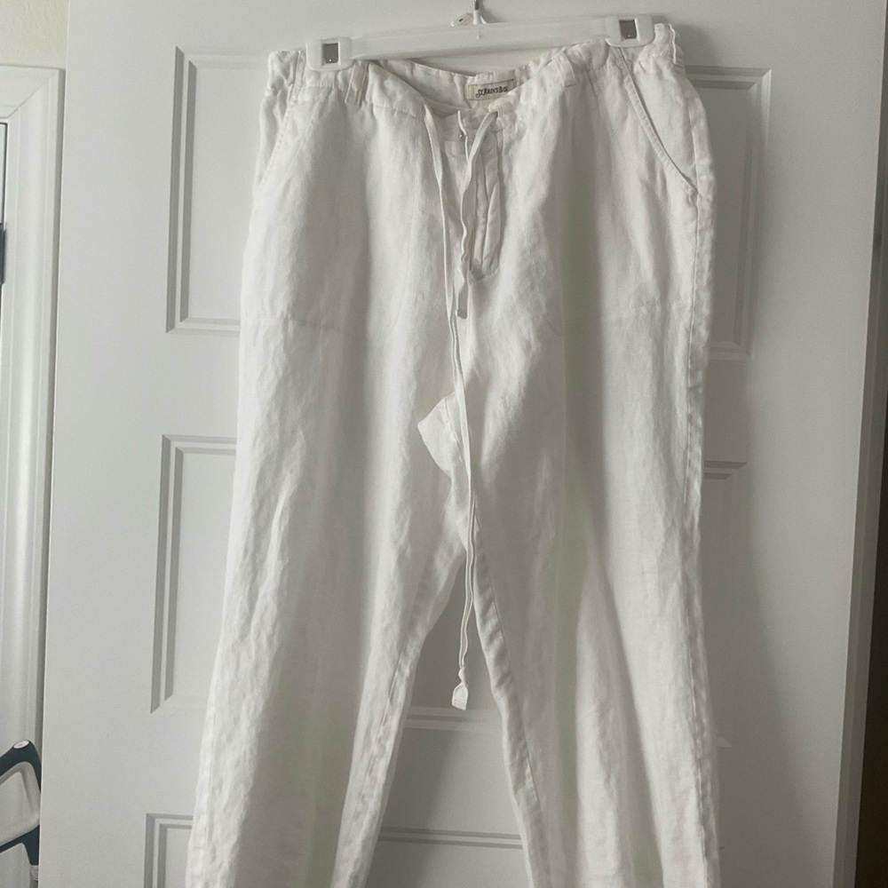 Women’s White Linen  capris